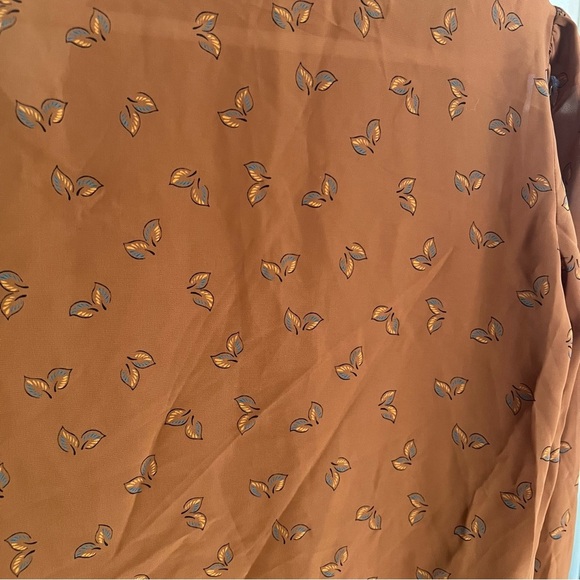 Chaus Women’s Tan Patterned blouse Size 8, long sleeve - Picture 4 of 4